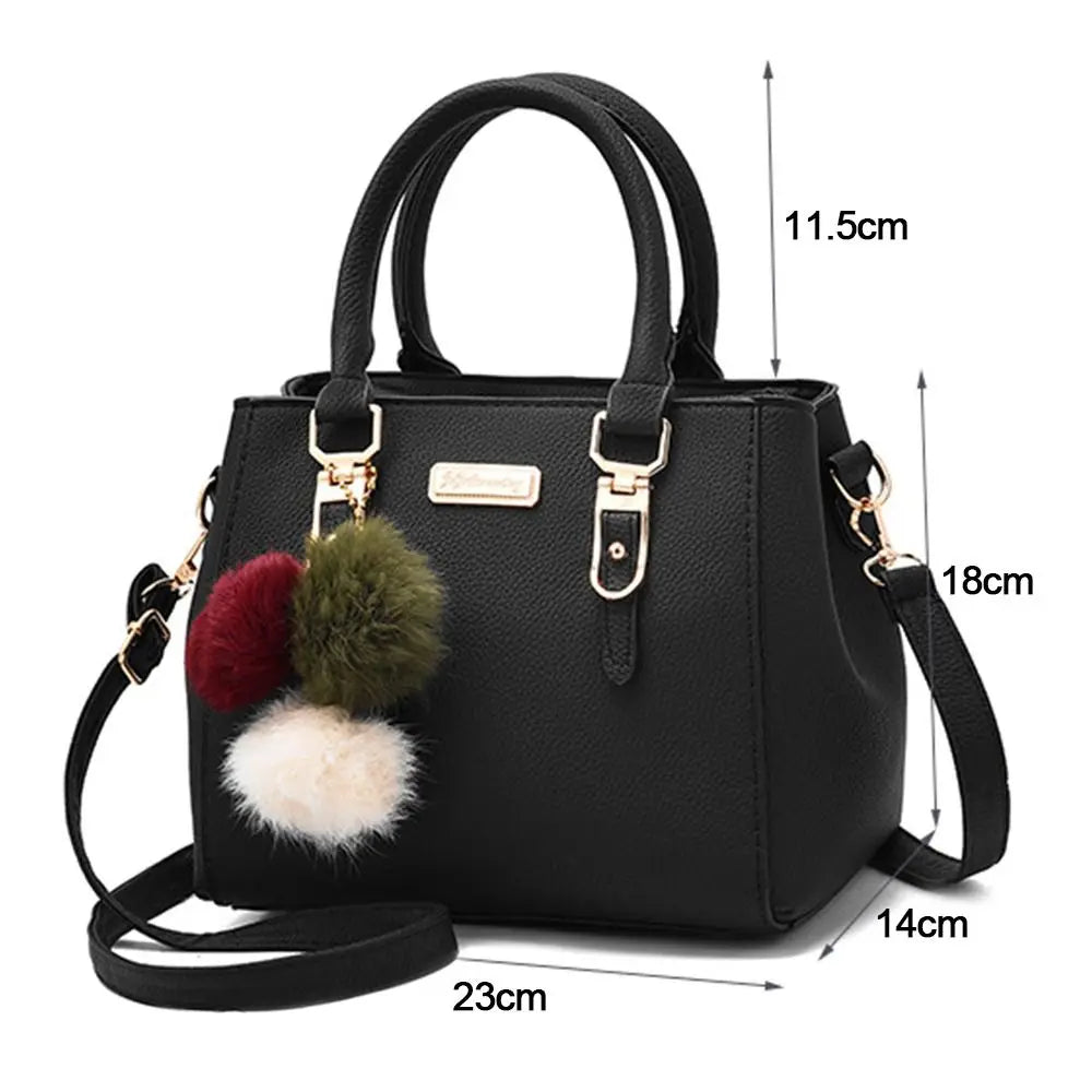 Bolsa Crossbody de Couro Etude com Pingente