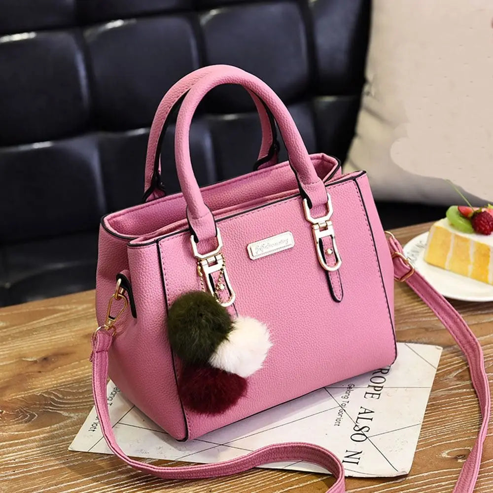 Bolsa de ombro crossbody de couro para mulheres, pingente de hairball, bolsa de luxo, bolsa feminina